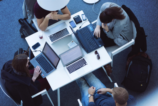 Jaunimas ir socialiniai tinklai: išlaisvina ar apriboja?