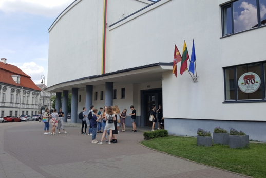Lietuvių kalbos rašiniuose dominavo dvi temos Lietuvių kalbos rašiniuose dominavo dvi temos