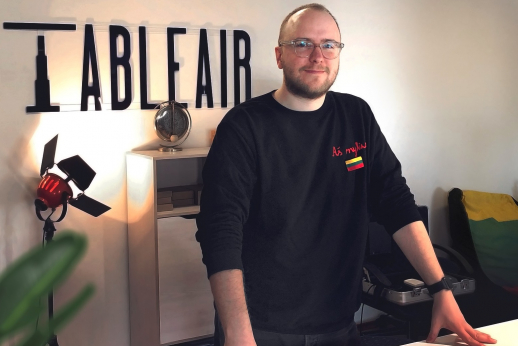 Pasaulinė VTDK alumno sėkmė – su komanda kuria interaktyvias biuro sistemas