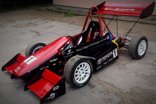 Tobulinamas VTDK studentų kurtas sportinis automobilis