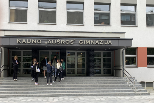Lietuvių kalbos ir literatūros egzaminu prasideda egzaminų sesija Lietuvių kalbos ir literatūros egzaminu prasideda egzaminų sesija