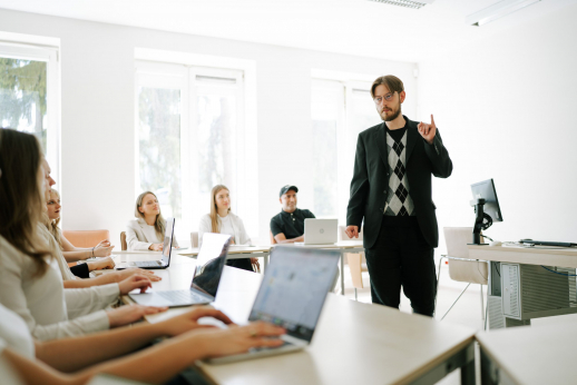 Saugumo politika ir diplomatija: studijos šiuolaikiniams iššūkiams