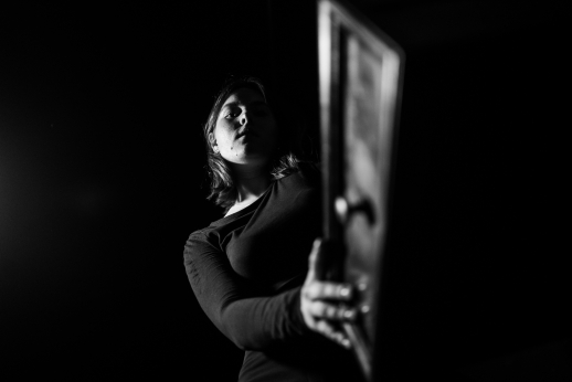 KTU teatro studija „44“ kviečia į spektaklį „A“, tyrinėjantį atjautos ribas