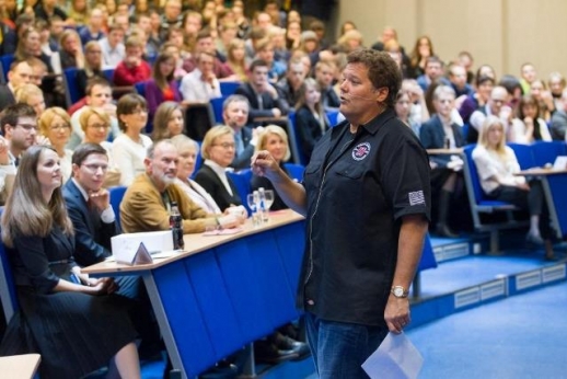 Jimmy John Liautaud stipendijos ISM studentams