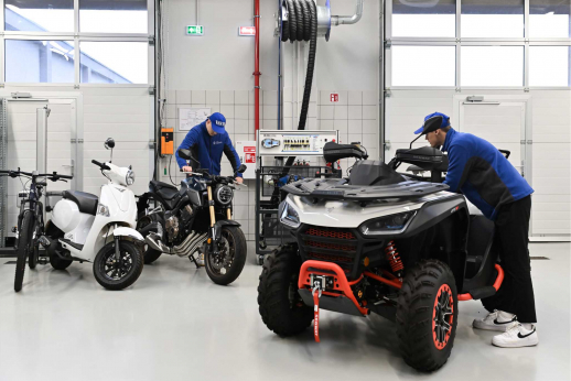 Kelyje į sėkmę: tapk nekėbulinių transporto priemonių remontininku Kelyje į sėkmę: tapk nekėbulinių transporto priemonių remontininku