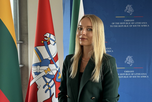VDU absolventė, diplomatė K. Astrauskaitė: Afrika – labai įvairus žemynas VDU absolventė, diplomatė K. Astrauskaitė: Afrika – labai įvairus žemynas