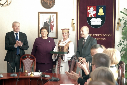 LR Seimo Pirmininkė pasveikino LEU bendruomenę LR Seimo Pirmininkė pasveikino LEU bendruomenę
