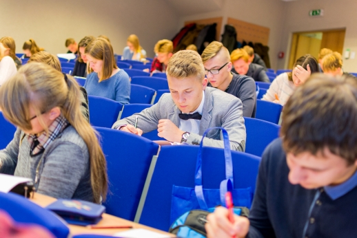 Moksleiviai varžėsi ISM Ekonomikos olimpiadoje