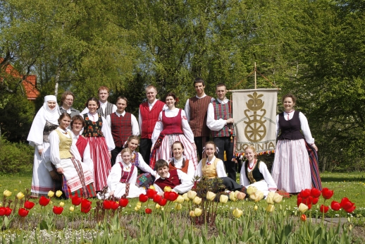 VU KHF folkloro ansamblis „Uosinta“ mini 35-metį