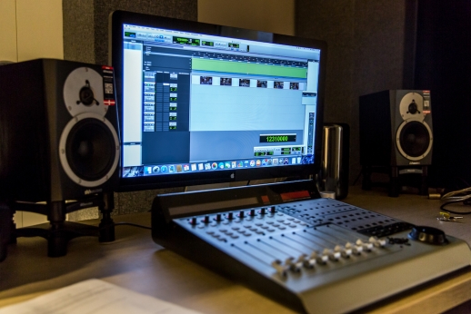 Atnaujintos VDU Muzikos produkcijos studijų erdvės