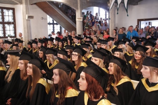 VU KHF absolventų skaičius perkopė 15 tūkstančių!