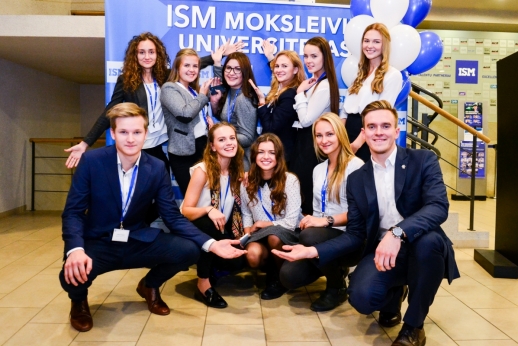 ISM Moksleivių universitetas keliauja po Lietuvą