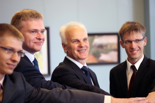 Atestatų įteikimo šventėje gimnazistus apėmė liūdesys 