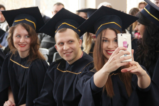ASU diplomų įteikimo šventės akimirkos