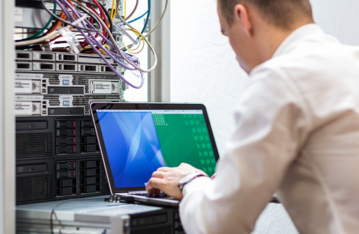 Pradedami ruošti finansų technologijų specialistai Pradedami ruošti finansų technologijų specialistai