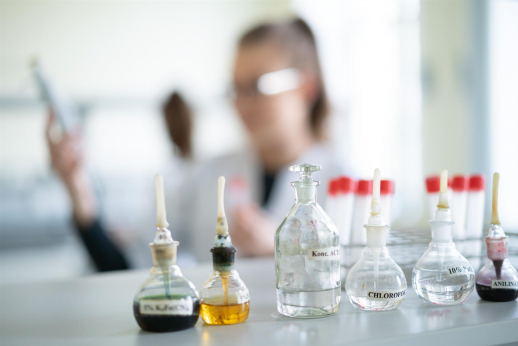 Chemijos egzaminui pasiruošk VU laboratorijose Chemijos egzaminui pasiruošk VU laboratorijose
