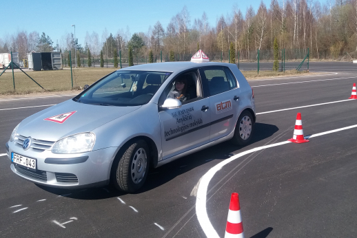 Moderni vairavimo aikštelė 